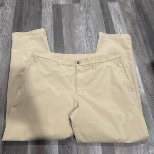 Lululemon ABC Jogger Shorter *WovenAir
Size 36
29”
Excellent condition like new